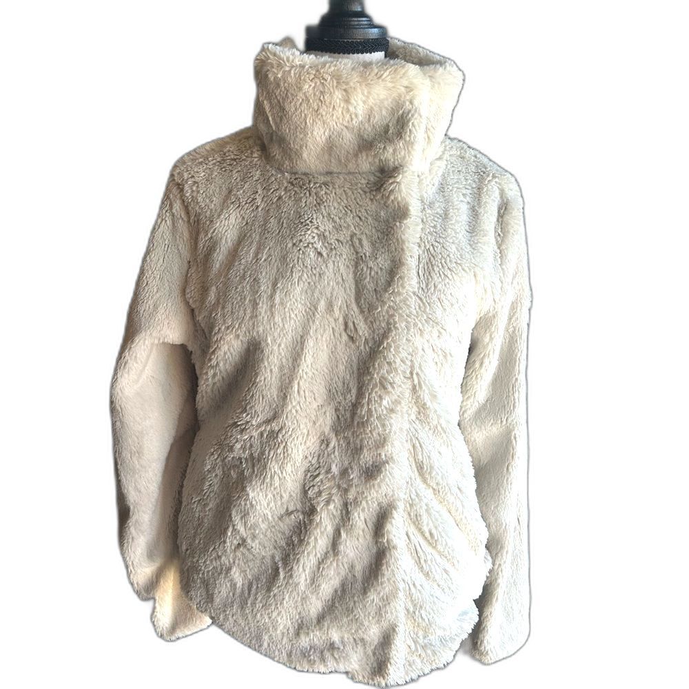 Patagonia faux fur coat lunar frost jacket  cream zip up front pockets  size med